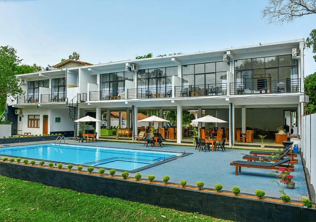 Lavish Resort - Sigirya Sigiriya Exterior photo